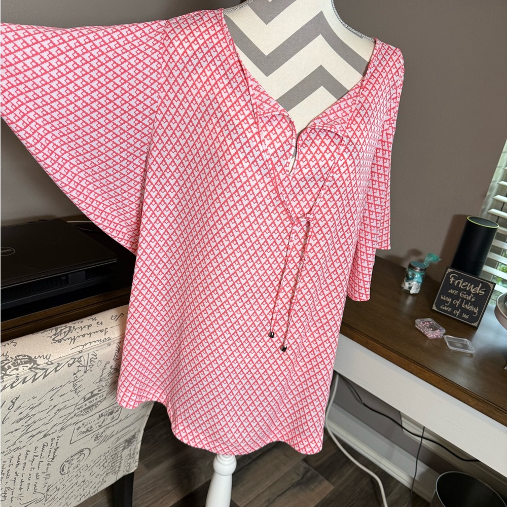 STYLUS Coral and White Women's Top